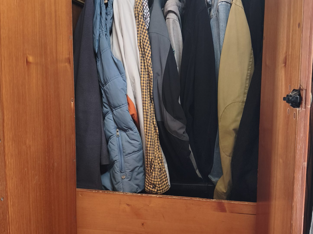 26 Kleiderschrank