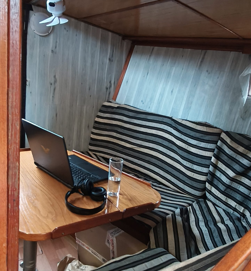 140 Absenkbarer Tisch Salon unten