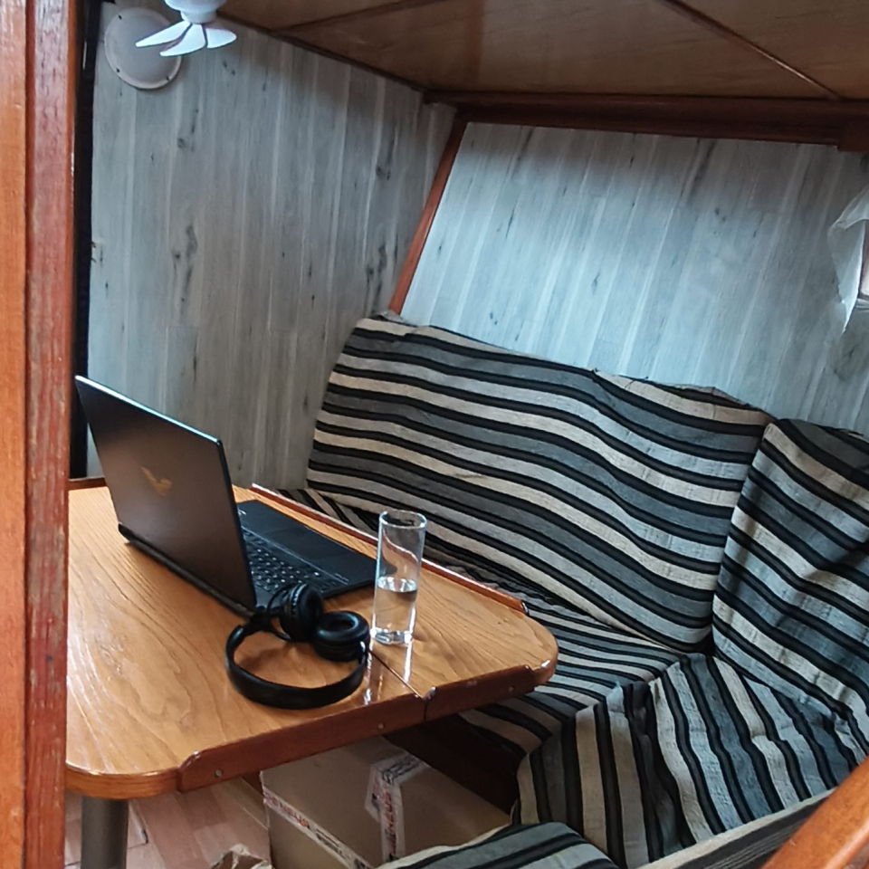 140 Absenkbarer Tisch Salon unten
